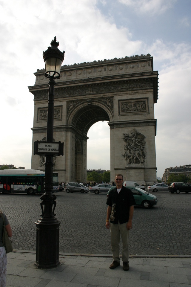 2005/09(September)/Paris/640x480_2005-09-13-Paris-19-Arc-De-Triomphe -Travis.JPG
